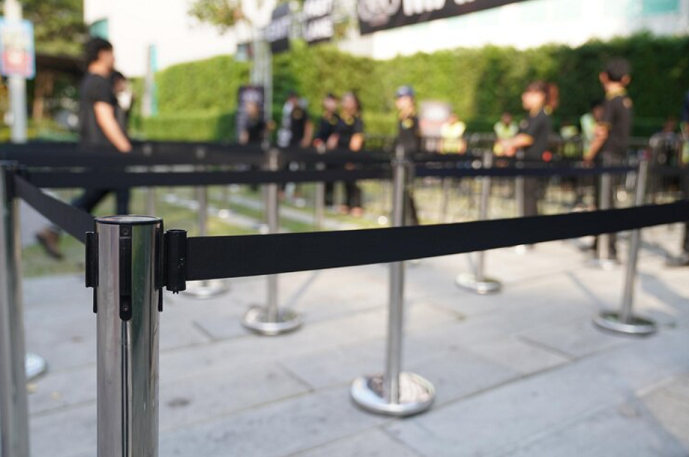 Queue Poles vs Traditional Barriers: Which One is More Effective for Events?